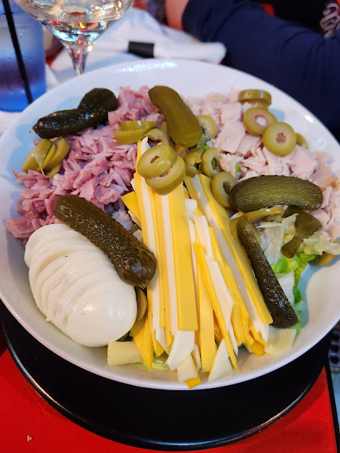 meach-s-pit-stop-restaurant-casual-dining-comfort-food-in